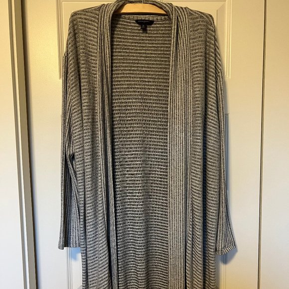 Banana Republic long lightweight sweater in XL - grey, black, white - Picture 1 of 3